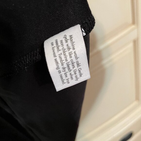 A Symmetrical Tank Top - Picture 4 of 6